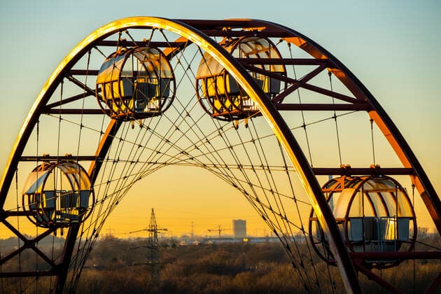 Welterbe Zeche Zollverein, das Sonnenrad auf der Kokerei, Essen, Deutschland, RWE Turm *** World Heritage Zollverein Colliery, the sun wheel on the coking plant, Essen, Germany, RWE Tower