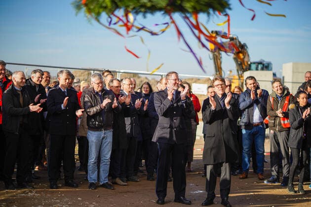 Bilder des Jahres 2020, News 01 Januar News Themen der Woche KW03 News Bilder des Tages 15.01.2020,BER,Schönefeld,Brandenburg,GER,Richtfest des Dienstgebäudes der Bundespolizei am BER, (l.) Prof. Dr.-Ing. Engelbert Lütke Daldrup, Vorsitzender der Geschäftsführung, Flughafen Berlin Brandenburg GmbH,(r.) Karl-Heinz Weidner, Präsident der Bundespolizeidirektion Berlin *** 15 01 2020,BER,Schönefeld,Brandenburg,GER,Topping-out ceremony for the Federal Police building at BER, l Prof Dr Ing Engelbert Lütke Daldrup, Chairman of the Management Board, Flughafen Berlin Brandenburg GmbH, r Karl Heinz Weidner, President of the Federal Police Directorate Berlin