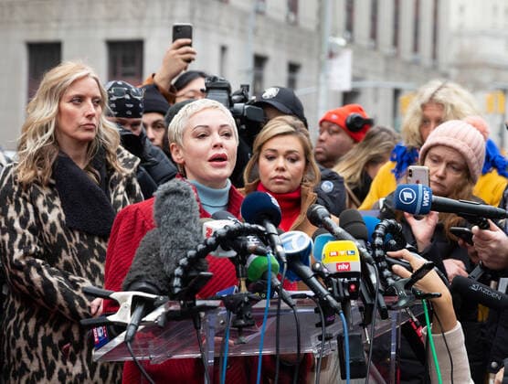 January 6, 2020, New York, United States: NEW YORK, UNITED STATES - JANUARY 06 2020: Actress Rose McGowan speaks to the press during the opening day of Harvey Weinstein™s trial at the New York Criminal Court in New York City. New York United States - ZUMAs197 20200106_zab_s197_235 Copyright: xRonxAdarx