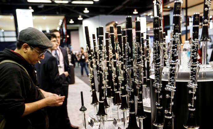 (200117) -- ANAHEIM, Jan. 17, 2020 -- People visit the National Association of Music Merchants (NAMM) Show in Anaheim, the United States, Jan. 16, 2020. The 118-year-old NAMM Show, one of the world s biggest music industry trade shows, kicked off here on Thursday. The four-day event is expected to bring together at least 110,000 people and around 2,000 exhibiting companies from more than 120 countries and regions around the world, featuring more than 7,000 brands, cutting-edge industry education, as well as exclusive special events, concerts and experiences. ) US-ANAHEIM-NAMM SHOW-OPEN LixYing