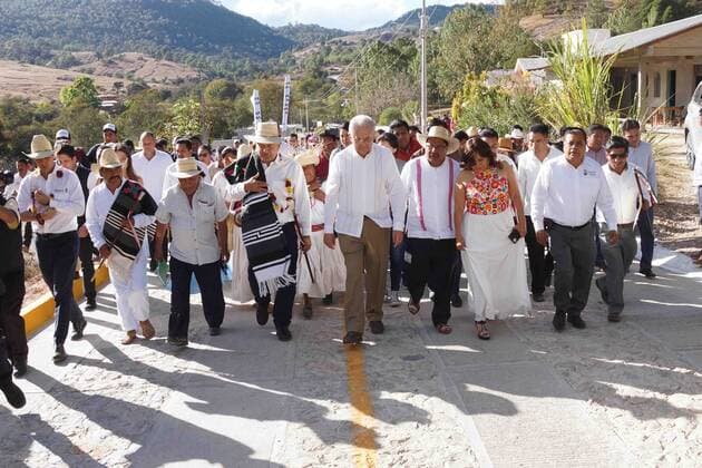 January 17, 2020 EUM20200117NAC10 JPG OAXACA, Oax PresidencyPresidencia AMLO 17 de enero de 2020 Javier Jimenez, Secretario de Transportes el presidente Andres Manuel Lopez Obrador y Alejandro Murat, gobernador de Oaxaca, inauguran caminos rurales de San Antonio Sinicahua Foto Agencia EL UNIVERSALEELG  - ZUMAu78_ 20200117_zaf_u78_051 Copyright: xElxUniversalx