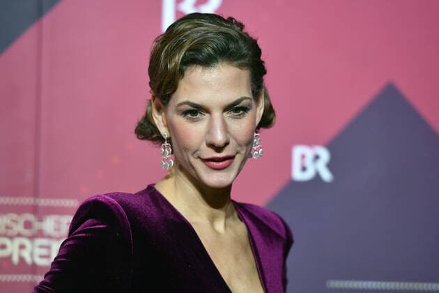 Funda VANROY presenter, single picture, cut single motif, portrait, portrait, portrait 41 Bavarian Film Award 2019 Red Carpet, Red Carpet, on 17 01 2019 at the Prinzregententheater in Munich