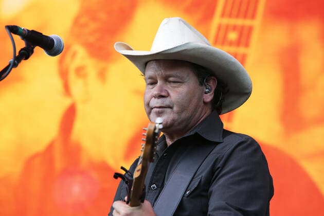 COLD CHISEL BLOOD MOON TOUR TAMWORTH, Troy Cassar Daley performs during Cold Chisel s The Blood Moon Tour 2020 at the Tamworth Country Music Festival, Sunday, 19 January 2020. ( NO ARCHIVING, EDITORIAL USE ONLY, NO USE IN BOOKS WITHOUT CONSENT TAMWORTH NSW AUSTRALIA  Copyright: xXXXx 20200119001443065083