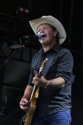 COLD CHISEL BLOOD MOON TOUR TAMWORTH, Troy Cassar Daley performs during Cold Chisel s The Blood Moon Tour 2020 at the Tamworth Country Music Festival, Sunday, 19 January 2020. ( NO ARCHIVING, EDITORIAL USE ONLY, NO USE IN BOOKS WITHOUT CONSENT TAMWORTH NSW AUSTRALIA  Copyright: xXXXx 20200119001443065104