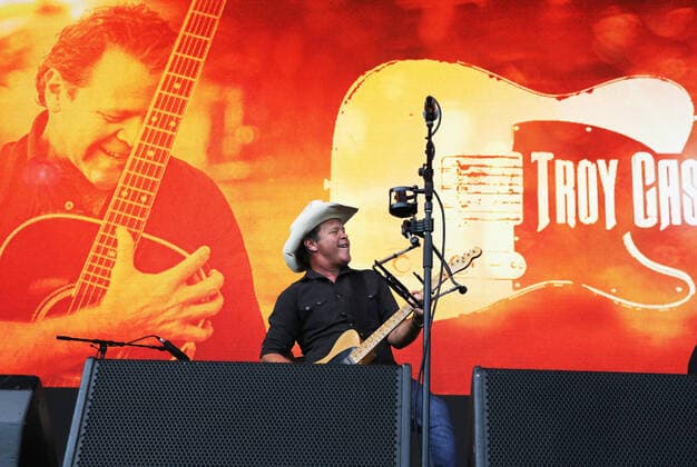 COLD CHISEL BLOOD MOON TOUR TAMWORTH, Troy Cassar Daley performs during Cold Chisel s The Blood Moon Tour 2020 at the Tamworth Country Music Festival, Sunday, 19 January 2020. ( NO ARCHIVING, EDITORIAL USE ONLY, NO USE IN BOOKS WITHOUT CONSENT TAMWORTH NSW AUSTRALIA  Copyright: xXXXx 20200119001443064902