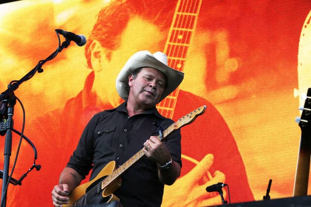 COLD CHISEL BLOOD MOON TOUR TAMWORTH, Troy Cassar Daley performs during Cold Chisel s The Blood Moon Tour 2020 at the Tamworth Country Music Festival, Sunday, 19 January 2020. ( NO ARCHIVING, EDITORIAL USE ONLY, NO USE IN BOOKS WITHOUT CONSENT TAMWORTH NSW AUSTRALIA  Copyright: xPETERxLORIMERx 20200119001443064982