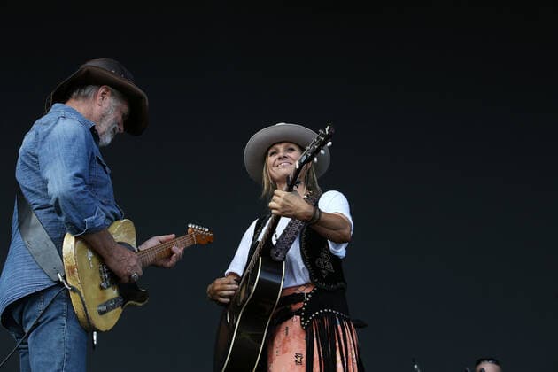 COLD CHISEL BLOOD MOON TOUR TAMWORTH, Kasey Chambers with father Bill Chambers during Cold Chisel s The Blood Moon Tour 2020 concert at the Tamworth Country Music Festival, Sunday, 19 January 2020. ( NO ARCHIVING, EDITORIAL USE ONLY, NO USE IN BOOKS WITHOUT CONSENT TAMWORTH NSW AUSTRALIA  Copyright: xPETERxLORIMERx 20200119001443068338