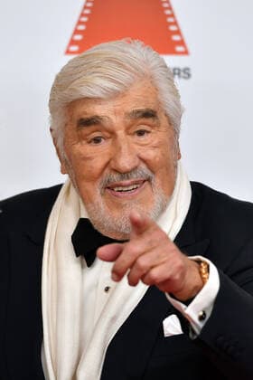 Bilder des Jahres 2020, Entertainment 01 Januar Entertainment Bilder des Tages Mario ADORF (Schauspieler), Einzelbild,angeschnittenes Einzelmotiv,Portraet,Portrait,Porträt.47.Deutscher Filmball-Roter Teppich,Red Carpet,am 18.01.2020. H o t e l B a y e r i s c h e r H o f, M u e n c h e n. *** Mario ADORF Actor , single picture,cut single motif,portrait,portrait,portrait 47 German Film Ball Red Carpet,Red Carpet,am 18 01 2020 H o t e l B a y e r i s c h e r H o f, M u e n c h e n