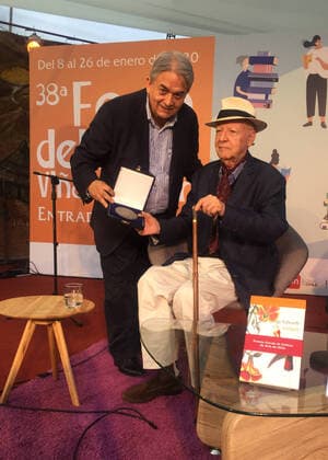 Santiago, 19 de enero de 2020 Jorge Edwards fue homenajeado por la Camara Chilena del Libro y presento su ultima novela. Camara Chilena del Libro via Aton Chile, Aton_388999 *** Santiago, January 19, 2020 Jorge Edwards was honored by the Chilean Book Chamber and presented his latest novel Camara Chilena del Libro via Aton Chile, Aton 388999  Copyright: CamaraxChilenaxdelxLibroxviaxAto