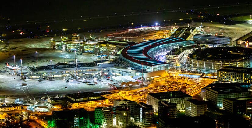 Aerial photo, Düsseldorf Airport, Airport Düsseldorf EDDL, runway, terminal, handling finger, airport at night, runway, runway lighting, tower, control tower, Düsseldorf, Rhineland, North Rhine-Westphalia, Germany ATTENTIONxMINDESTHONORARYx60xEURO