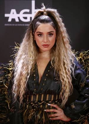Entertainment Bilder des Tages Spanish singer Lola Indigo poses for the photographers before the Odeon Music Awards gala at Royal Theater in Madrid, Spain, 20 January 2020. Odeon awards the best Spanish albums and singer of the last year. Odeon Music Awards !ACHTUNG: NUR REDAKTIONELLE NUTZUNG!  Copyright: xJavierxLopezx GRAF4956 20200120-637151493631587643