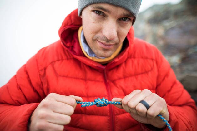 Creative Highlights Symbolfotos Mountaineer holds a blue rope Squamish, British Columbia, Canada CR_JDIP191116-240154-01