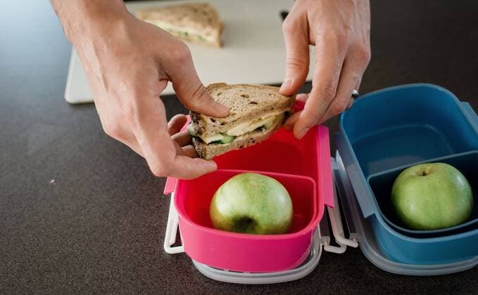 father making a packed lunch box for his kids before school Norrtälje, Sweden CR_RABE191115-238444-01