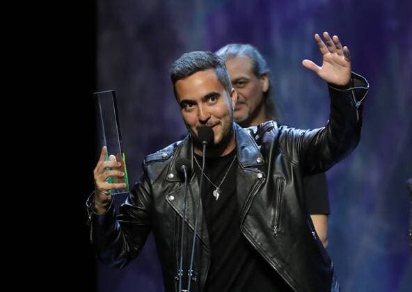 Spanish singer Francisco Javier Alvarez Beret receives the Best Male Artist during the Odeon Music Awards gala at the Royal Theater in Madrid, Spain, 20 January 2020. The Odeon awards honor the best Spanish albums and singers of the previous year. Odeon Music Awards Gala in Madrid !ACHTUNG: NUR REDAKTIONELLE NUTZUNG!  Copyright: xJuanJoxMartinx GRAF5143 20200120-637151612399785647