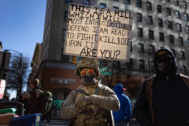 US: Gun Showdown in Virginia Capitol On Monday, January 20, 2019, thousands of militia members, pro-gun hardliners, and far-right fringe factions, including white supremacists and conspiracy theorists, converged on Virginia’s capital as the state’s new Democratic majority considers legislation that would enact sweeping gun control measures. Richmond Virginia United States MichaelxNigro