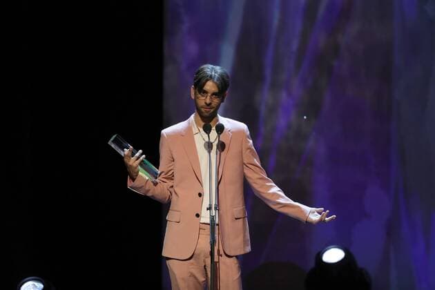 Spanish singer Don Patricio receives the Best Singer award for Contando Colores (Counting Colours) during the Odeon Music Awards gala at the Royal Theater in Madrid, Spain, 20 January 2020. The Odeon awards honor the best Spanish albums and singers of the previous year. Odeon Music Awards Gala in Madrid !ACHTUNG: NUR REDAKTIONELLE NUTZUNG!  Copyright: xJuanJoxMartinx GRAF5193 20200121-637151640837263080