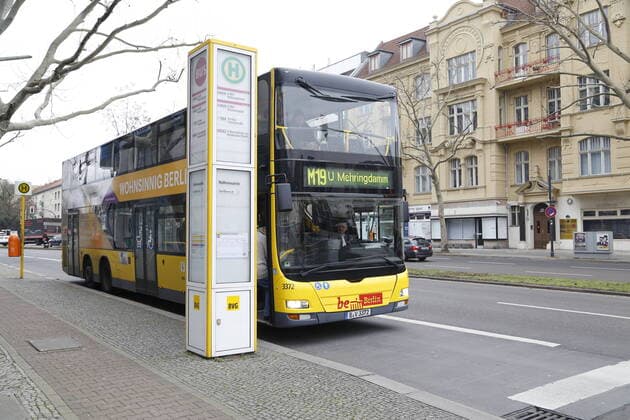 M19 bus at the Rathenauplatz stop in Berlin