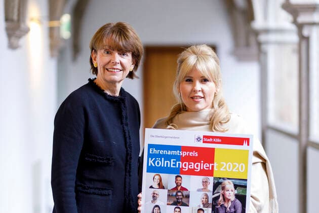 Bilder des Jahres 2020, Entertainment 01 Januar Entertainment Bilder des Tages Henriette Reker mit Maite Kelly, die sich als Ehrenamtspatin engagiert für die Aktion KölnEngagiert 2020 im Rathaus. Köln, 22.01.2020 *** Henriette Reker with Maite Kelly, who is a volunteer sponsor for the campaign KölnEngagiert 2020 in the City Hall of Cologne, 22 01 2020 Foto:xC.xHardtx xFuturexImage