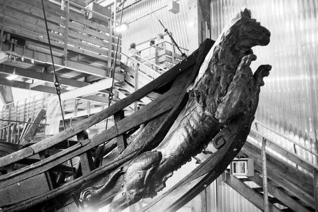 Besuch in Stockholm Das Wrack der Vasa in der damaligen Ausstellungshalle auf Beckholmen, Ansicht des Bugs, 1969. The Wreckage of the ship Vasa in the exhibition hall of the time on Beckholmen, view of the bow, 1969., Stockholm Schweden Copyright: ErichxAndres UnitedArchives6206513