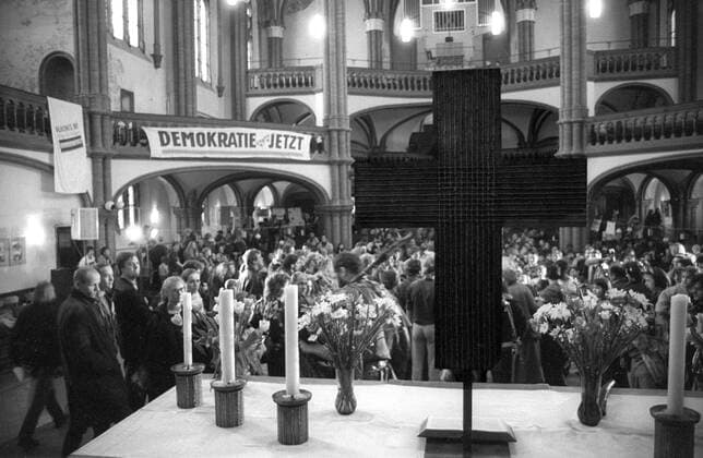 Bündnis 90 DDR, Berlin, 11.03.1990, Wahlveranstaltung von Bündnis 90 (Bürger für Bürger) in der Gethsemanekirche, Bürgerbewegung, Demokratie jetzt, *** Bündnis 90 DDR, Berlin, 11 03 1990, election event of Bündnis 90 Bürger für Bürger in the Gethsemanekirche, citizens movement, democracy now,