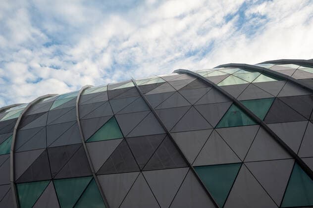 28.04.2019, Singapur, Republik Singapur, Asien - Aussenansicht des neuen Jewel Terminal am internationalen Flughafen Changi. Der Entwurf stammt vom Architekturbuero Moshe Safdie. *** 28 04 2019, Singapore, Republic of Singapore, Asia Exterior view of the new Jewel Terminal at Changi International Airport Designed by Moshe Safdie