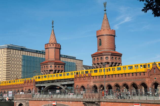 24 06 2019, Berlin, Germany, Europe An underground railway crosses the Oberbaumbruecke, which connects the two districts of Kreuzberg and Friedrichshain and crosses the Spree