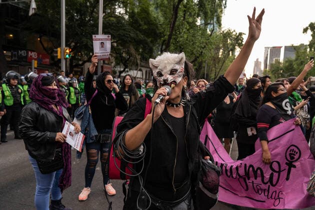 January 25, 2020, Mexico City, Distrito Federal, Mexico: Female activists chanting slogans during the march..Hundreds of women attended the first feminist march of 2020 in Mexico City surrounded by hundreds of female police officers. The women used paint, fire to threaten police and men who came close to them. The women were campaigning for change in Mexico. The march was for female activists who had been assassinated, specifically Isabel Cabanillas and Yunuen L pez S¡nchez. Mexico City Mexico - ZUMAs197 20200125_zab_s197_021 Copyright: xLexiexHarrison-Crippsx