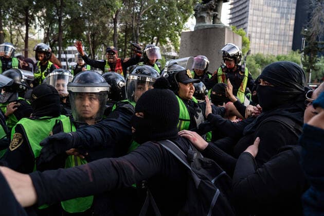 January 25, 2020, Mexico City, Distrito Federal, Mexico: Police push back activists as they attempt to vandalise a monument during the march..Hundreds of women attended the first feminist march of 2020 in Mexico City surrounded by hundreds of female police officers. The women used paint, fire to threaten police and men who came close to them. The women were campaigning for change in Mexico. The march was for female activists who had been assassinated, specifically Isabel Cabanillas and Yunuen L pez S¡nchez. Mexico City Mexico - ZUMAs197 20200125_zab_s197_018 Copyright: xLexiexHarrison-Crippsx