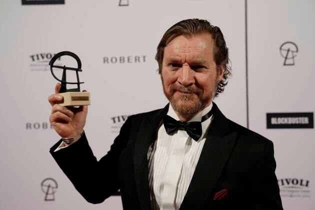 Bilder des Jahres 2020, Entertainment 01 Januar Entertainment Themen der Woche KW04 Entertainment Bilder des Tages AArets mandlige birolle vinder Manus Krepper for sin rolle som far i filmen Dronningen . Danmarks Filmakademis uddeling af Robert Prisen 2020 i Tivoli Hotel & Congress Center i Koebenhavn, soendag den 26. januar 2020.. , Copenhagen Denmark *** The male supporting role of the year wins Manus Krepper for his role as father in the film The Queen of Denmarks Academy of Film awards Robert Prize 2020 at the Tivoli Hotel Congress Center in Copenhagen, Sunday, January 26, 2020, Copenhagen Denmark,  Copyright: NielsxChristianxVilmannx spdk20200126-202314-L