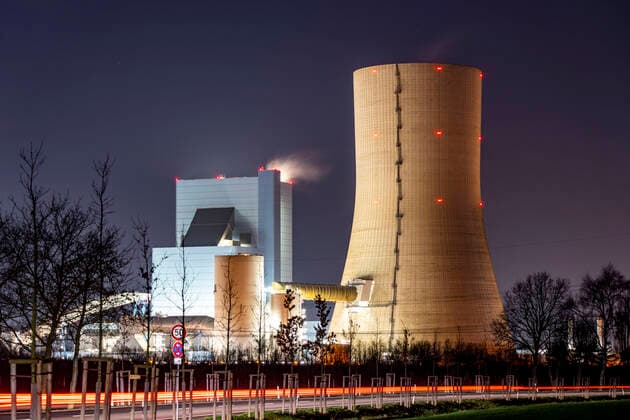 Das Steinkohlekraftwerk Datteln 4, betrieben von Uniper, am Dormtund-Ems-Kanal, es soll, nach dem Kohlekompromiss, im Sommer 2020 ans Netz gehen, Datteln, Deutschland *** The hard coal-fired power plant Datteln 4, operated by Uniper, on the Dormtund Ems canal, is to be connected to the grid in summer 2020, Datteln, Germany