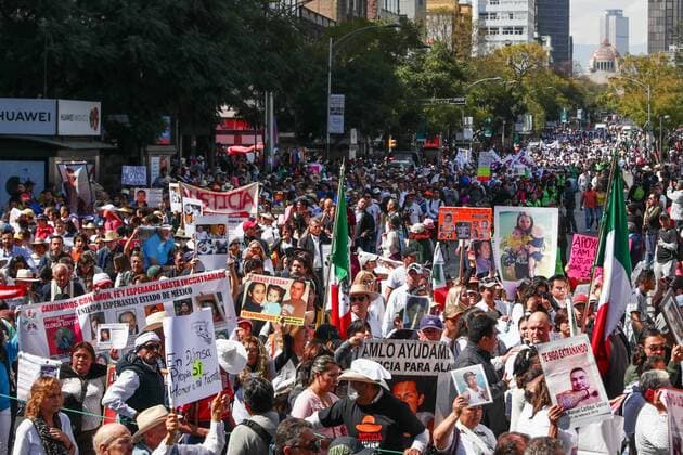 January 26, 2020 EUM20200126NAC06 JPG MEXICO CITY March for Peace This Sunday, January 26, 2020, the contingent of the March for Truth, Justice and Peace advances on Paseo de la Reforma towards the Zocalo of Mexico City Photo Agency EL UNIVERSAL Ivan Stephens EVZ  - ZUMAu78_ 20200126_zaf_u78_035 Copyright: xDiegoxSimonxSanchezx