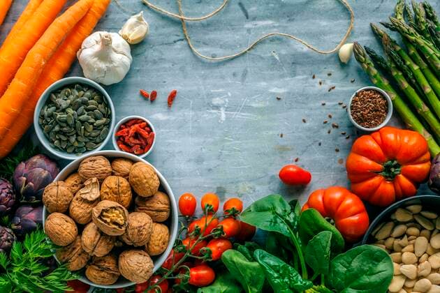 Mix of vegetables: carrots, seeds, almonds, walnuts, spinach, tomato, artichokes, asparagus, garlic ÂDanieleOrsi REDA&CO 1028_29_DOR0725