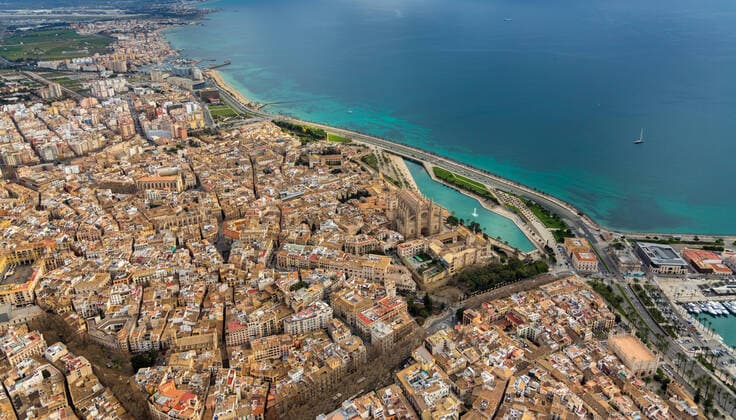 Aerial view, town view and old town, Santa Iglesia Catedral de Mallorca, Cathedral of Palma, Parc de la Mar, Canamunt, Palma, Europe, Palma, Balearic Islands, Spain, Europe, Mallorca ATTENTIONxMINDESTHONORARx60xEURO