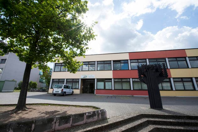 School festival postponed because of Ramadan 10 05 2019 Aschaffenburg x1x Fröbel School has postponed its school festival because of Ramadan The headmaster Johannes Grod now receives hate mails with right-wing background In the picture school Aschaffenburg Aschaffenburg Bayern Germany