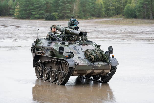 Besuchertag der Informationslehrübung Landoperationen 2019 in Munster und Bergen - Heer der Bundeswehr - gepanzertes Kettenfahrzeug Wiesel;Besuchertag der Informationslehrübung Landoperationen 2019 in Munster und Bergen - Heer der Bundeswehr -, Munster Niedersachsen Deutschland Übungsgelände Munster und Berg *** Visitors Day of the Information Training Exercise on Land Operations 2019 in Munster and Bergen German Army Armoured Tracked Vehicle Wiesel Visitors Day of the Information Training Exercise on Land Operations 2019 in Munster and Bergen German Army, Munster Lower Saxony Germany Training Area Munster and Berg