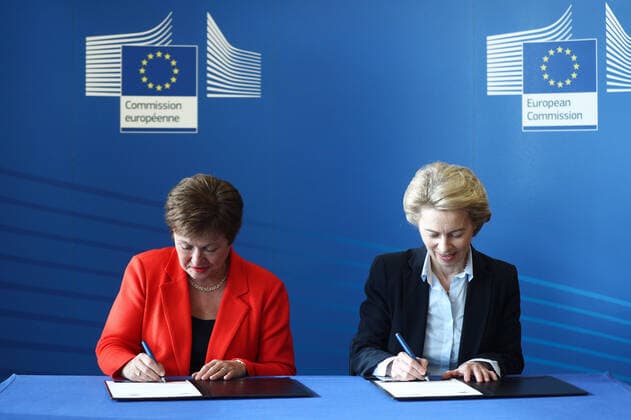 (200128) -- BRUSSELS, Jan. 28, 2020 -- International Monetary Fund (IMF) Managing Director Kristalina Georgieva (L) and European Commission President Ursula von der Leyen sign a new Financial Framework Partnership Agreement at the EU headquarters in Brussels, Belgium, Jan. 28, 2020. ) BELGIUM-BRUSSELS-EU-IMF-FINANCIAL FRAMEWORK PARTNERSHIP AGREEMENT ZhengxHuansong 
