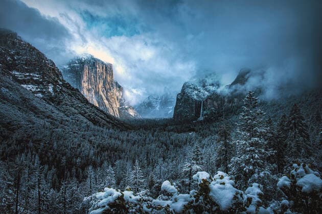 Yosemite Valley Winter storm light break Yosemite Valley, CA, United States CR_JARA200105A-269986-01