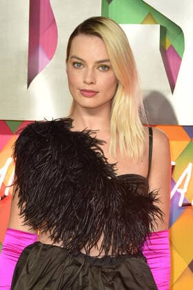 January 29, 2020, London, United Kingdom of Great Britain and Northern Ireland Margot Robbie arriving at the premiere of Birds of Prey And the Fantabulous Emancipation Of One Harley Quinn at the BFI IMAX on January 29, 2020 in London London United Kingdom of Great Britain and Northern Ireland  - ZUMAny1_ 20200129_zaf_ny1_097 Copyright: xFamousx