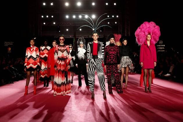 Bilder des Jahres 2020, Entertainment 01 Januar Entertainment Bilder des Tages Models present creations by Spanish fashion brand Manuel Pertegaz during the Mercedes-Benz Fashion Week 2020 Madrid, in Madrid, Spain, 30 January 2020. The Fall Winter 2020 21 collections are presented at the MBFW Madrid from 28 January to 02 February 2020. Mercedes-Benz Fashion Week Madrid !ACHTUNG: NUR REDAKTIONELLE NUTZUNG!  Copyright: xMariscalx GRAF1732 20200130-637160185896516656