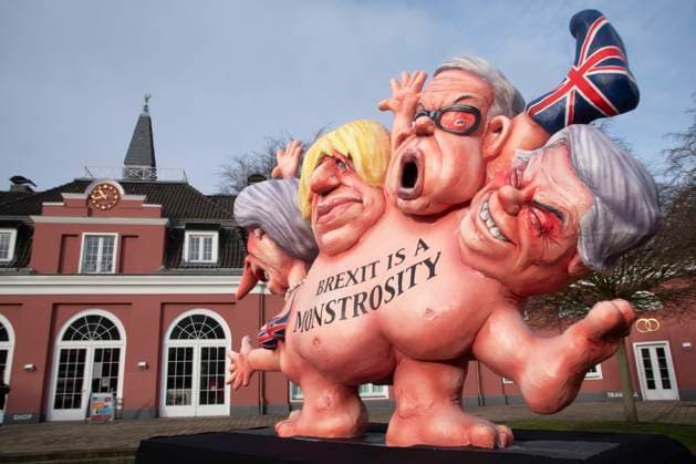 Bilder des Jahres 2020, News 01 Januar News Themen der Woche KW05 Skulptur vor dem Schloss Oberhausen, BREXIT IS A MONSTROSITY, Pressekonferenz anlaesslich der Ausstellung ,,Jacques Tilly Ð Politik und Provokation Ð Karikaturen XXL,, in der LUDWIGGALERIE Schloss Oberhausen, am 30.01.2020, *** Sculpture in front of Oberhausen Castle, BREXIT IS A MONSTROSITY, press conference on the occasion of the exhibition ,,Jacques Tilly Ð Politics and Provocation Ð Caricatures XXL,, in the LUDWIGGALERIE Schloss Oberhausen, on 30 01 2020,