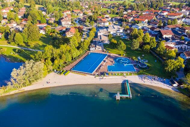 Rottach Egern open-air swimming pool at Tegernsee, drone recording, Upper Bavaria, Bavaria, Germany, Europe Copyright: imageBROKER/MartinxSiepmann ibxman05098499.jpg