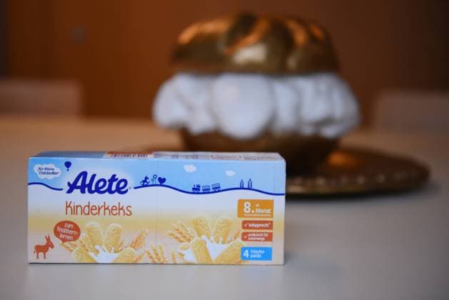 Food Watch awards the Golden Cream Puff to Alete 28 11 2017 Bad Homburg x1x Food Watch awards the Golden Cream Puff for the biggest weave lie to the company Alete The negative prize was awarded for the high sugar content in the Alete childrens biscuit from the age of 8 months Bad Homburg Bad Homburg Hessen Germany