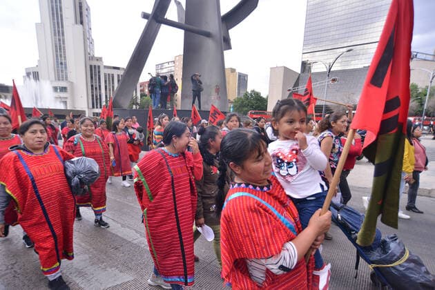 National Struggle Day protest in Mexico MEXICO CITY, MEXICO - JANUARY 31: Demonstrators take part during a march called National Struggle Day to protest for labor equality and demand labor rights and demand a job stability program during the demonstration, integrants of Union of Telephone Operators of the Mexican Republic, National Workers Union, Mexican Union of Electricians, Independent Workers Union of the Autonomous Metropolitan University participating to demand from the Federal Government a change of economic, political and social course for the country; as well as a dialogue around the Alternative Nation Project. at Reforma Avenue on January 31, 2020 in Mexico City, Mexico Copyright: xCarlosxTischlerx EYE_6605