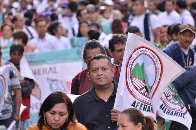 National Struggle Day protest in Mexico MEXICO CITY, MEXICO - JANUARY 31: Demonstrators take part during a march called National Struggle Day to protest for labor equality and demand labor rights and demand a job stability program during the demonstration, integrants of Union of Telephone Operators of the Mexican Republic, National Workers Union, Mexican Union of Electricians, Independent Workers Union of the Autonomous Metropolitan University participating to demand from the Federal Government a change of economic, political and social course for the country; as well as a dialogue around the Alternative Nation Project. at Reforma Avenue on January 31, 2020 in Mexico City, Mexico Copyright: xCarlosxTischlerx EYE_6357