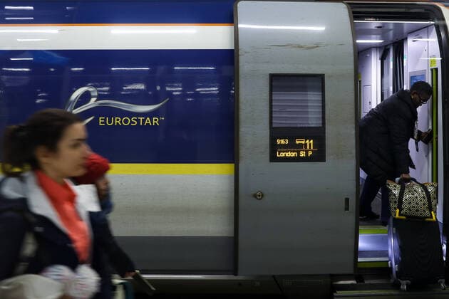 (200131) -- BRUSSELS, Jan. 31, 2020 -- A passenger gets on the Eurostar train from Brussels to London in Brussels, Belgium, on Jan. 31, 2020. The United Kingdom s withdrawal agreement will enter into force upon the UK s exit from the EU on Friday night, ending the country s 47-year membership. ) BELGIUM-BRUSSELS-UK-BREXIT ZhangxCheng 