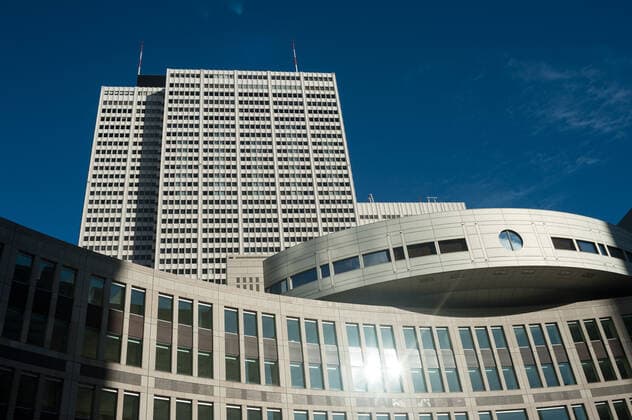 01.01.2018, Tokio, Japan, Asien - Tokyo Metropolitan Assembly Building im Stadtbezirk Shinjuku der japanischen Hauptstadt. *** 01 01 2018, Tokyo, Japan, Asia Tokyo Metropolitan Assembly Building in Shinjuku district of the Japanese capital
