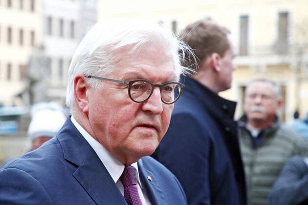 Coffee table of the Federal President Federal President Frank Walter Steinmeier during a city tour as part of his series of talks Coffee table of the Federal President on 03 02 2020 in Gera 20200203BOS0021