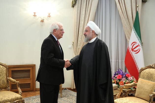 2020 Bilder des Jahres, News 02 Februar News Themen der Woche KW06 News Bilder des Tages February 3, 2020, Tehran, Iran: A handout picture provided by the Iranian presidency shows President HASSAN ROUHANI (R) welcoming JOSEP BORRELL (L), European Union High Representative for Foreign Affairs and Security Policy and Vice-President of the European Commission, on February 3, 2020, in the Islamic republic s capital Tehran. Tehran Iran - ZUMAi98_ 20200203_zih_i98_002 Copyright: xIranianxPresidencyx