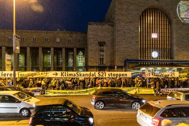 DEU, Germany, Baden Württemberg, Stuttgart, 03 02 2020 Against it and for the 500th time Several thousand opponents of the railway station took to the streets in Stuttgart week after week they persistently demonstrate against the new through station, the Stuttgart 21 project