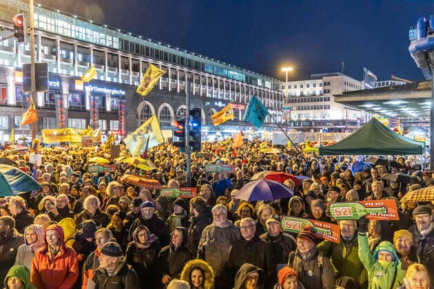 DEU, Germany, Baden Württemberg, Stuttgart, 03 02 2020 Against it and for the 500th time Several thousand opponents of the railway station took to the streets in Stuttgart week after week they persistently demonstrate against the new through station, the Stuttgart 21 project